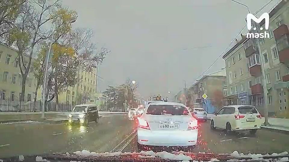 На Сахалине без электроэнергии осталось около 100 тысяч человек